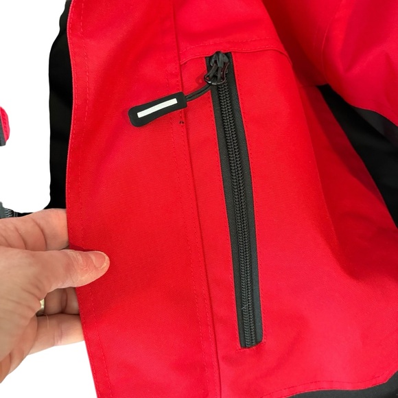 EUC Helly Hansen Women's Vibrant Red and Black Ski Jacket - Picture 4 of 14